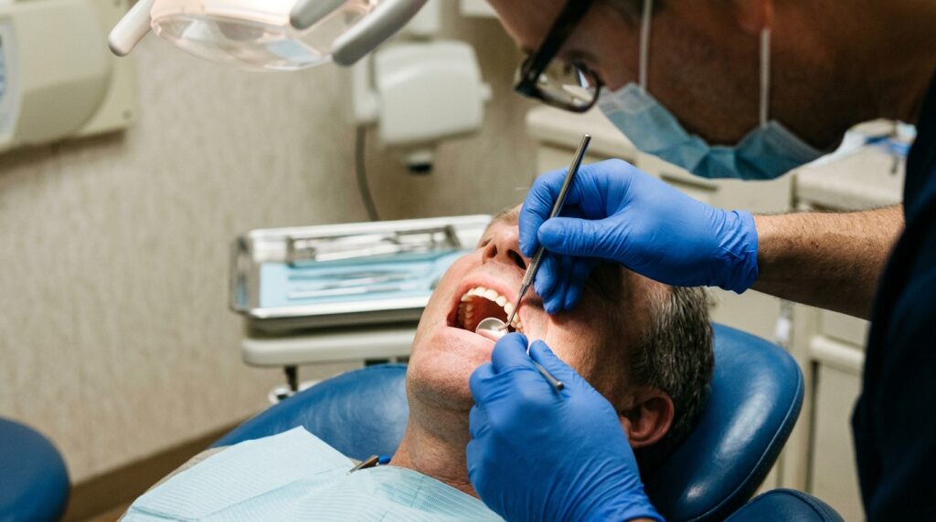20 yaş dişi çekimi – diş kliniğinde uzman muayenesi